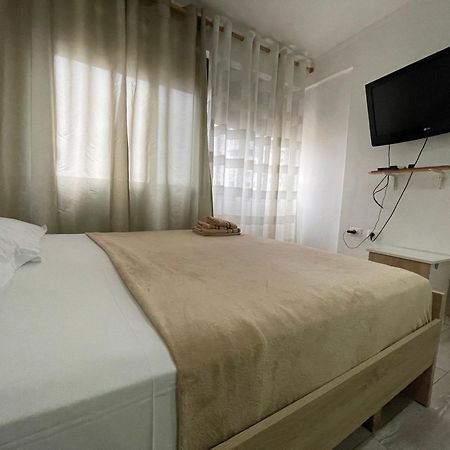 Downtown Modern Studio Apartment 地拉那 外观 照片