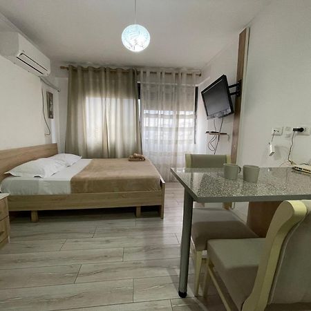 Downtown Modern Studio Apartment 地拉那 外观 照片