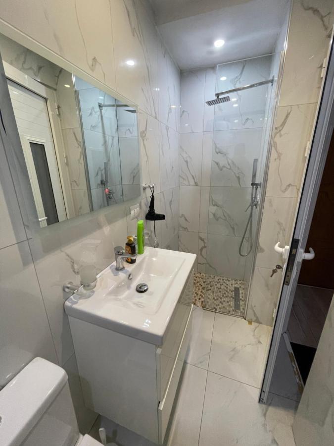 Downtown Modern Studio Apartment 地拉那 外观 照片