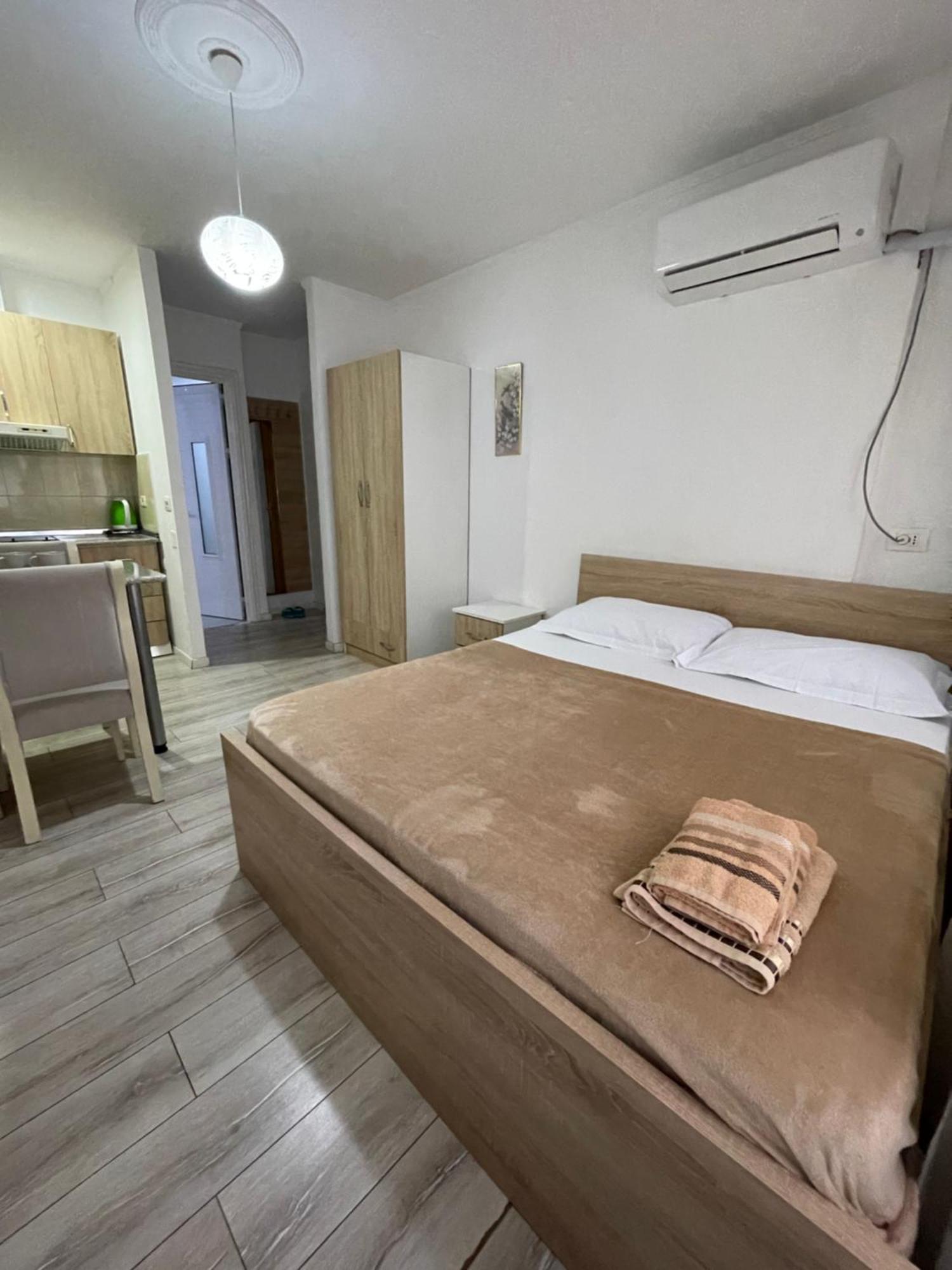 Downtown Modern Studio Apartment 地拉那 外观 照片