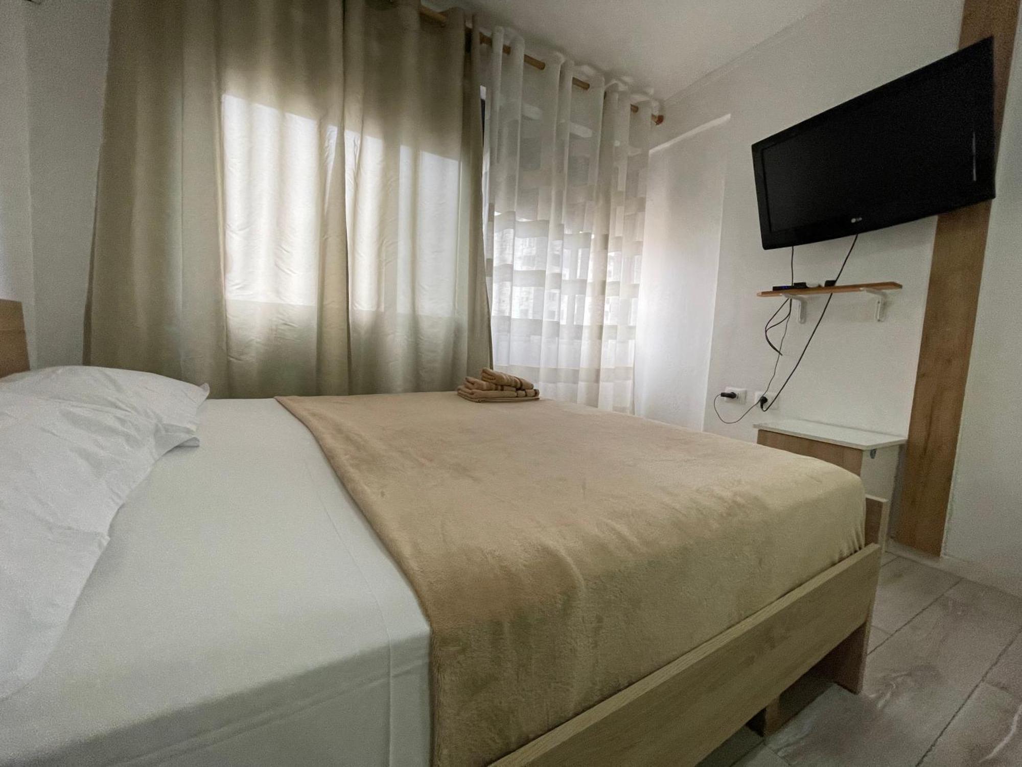 Downtown Modern Studio Apartment 地拉那 外观 照片