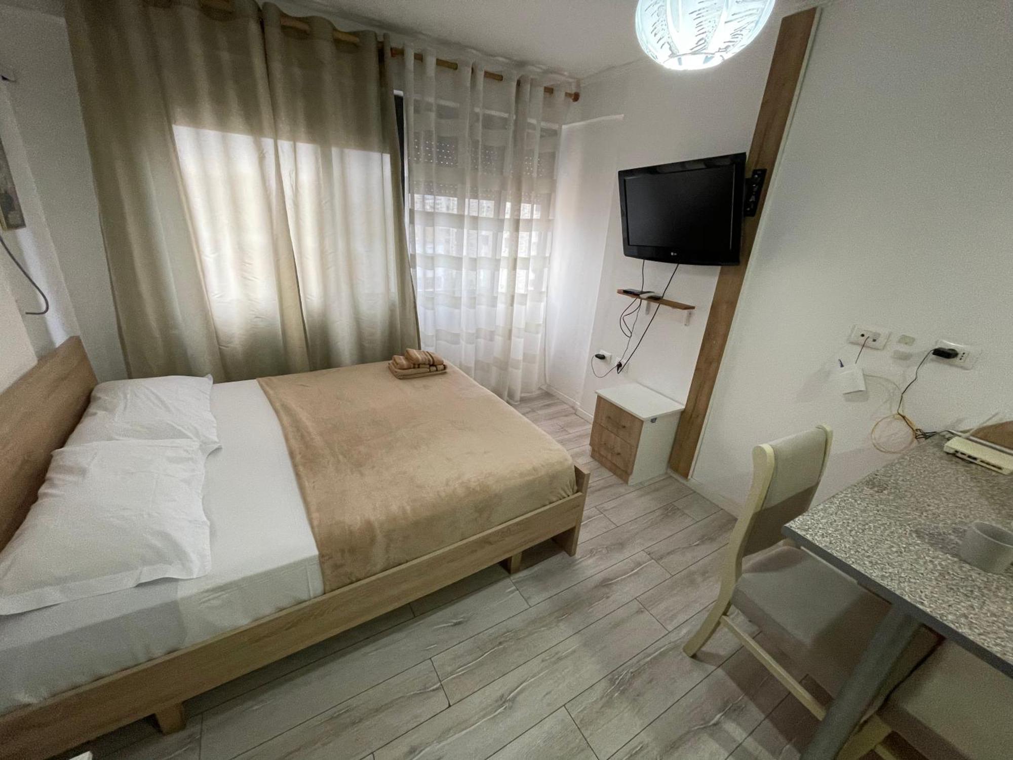 Downtown Modern Studio Apartment 地拉那 外观 照片