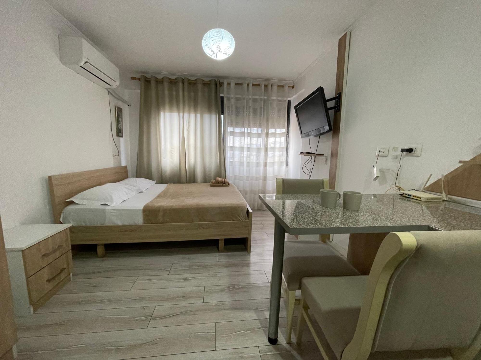 Downtown Modern Studio Apartment 地拉那 外观 照片